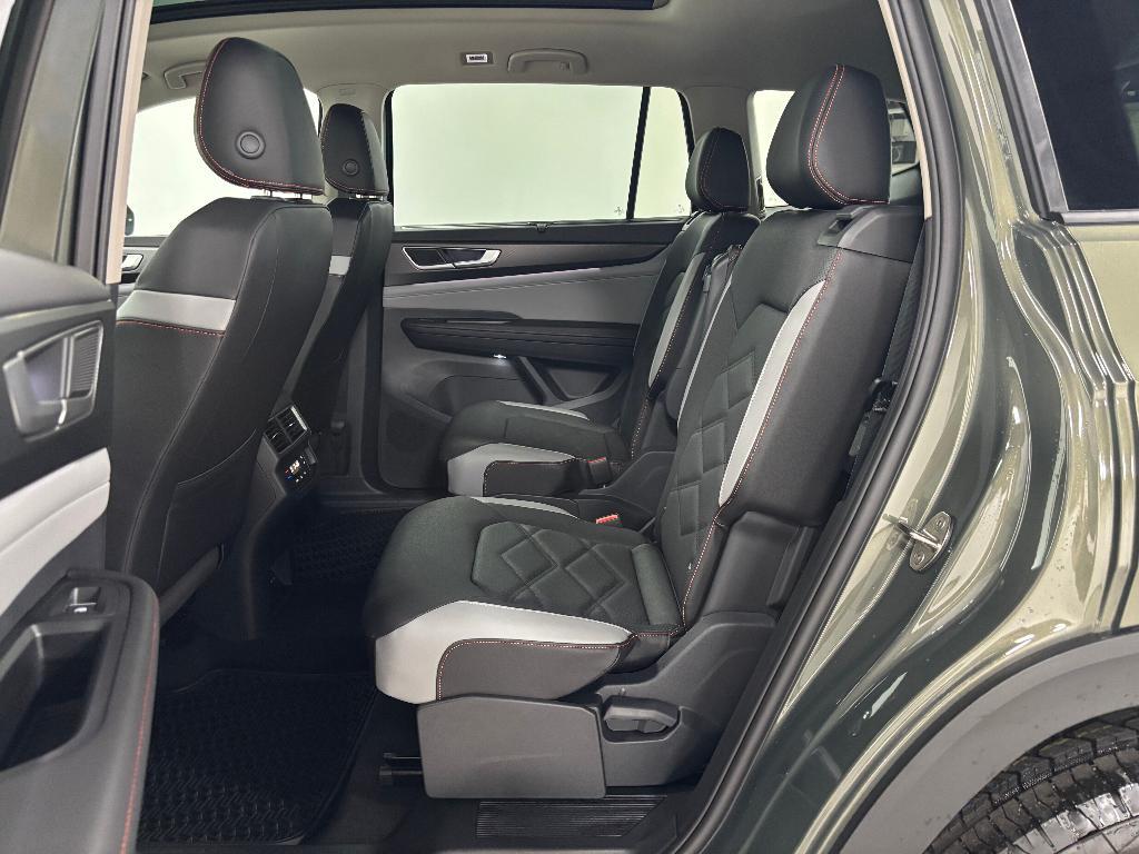 new 2025 Volkswagen Atlas car, priced at $47,432