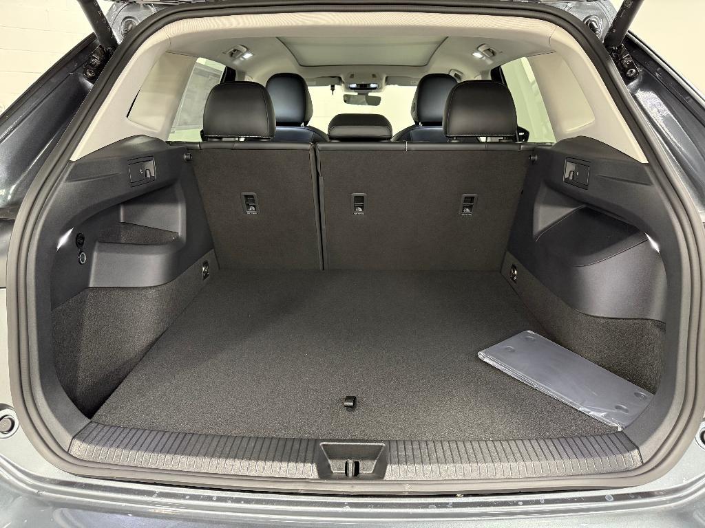 new 2025 Volkswagen Tiguan car, priced at $35,179
