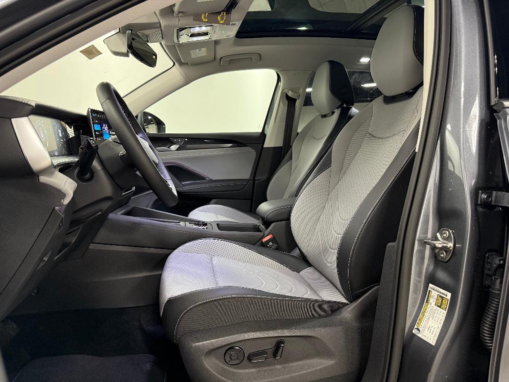 new 2025 Volkswagen Tiguan car, priced at $35,179