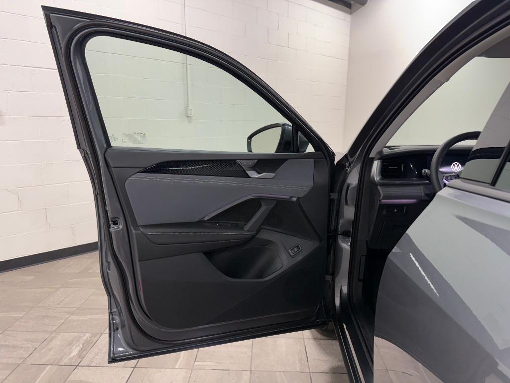 new 2025 Volkswagen Tiguan car, priced at $36,094
