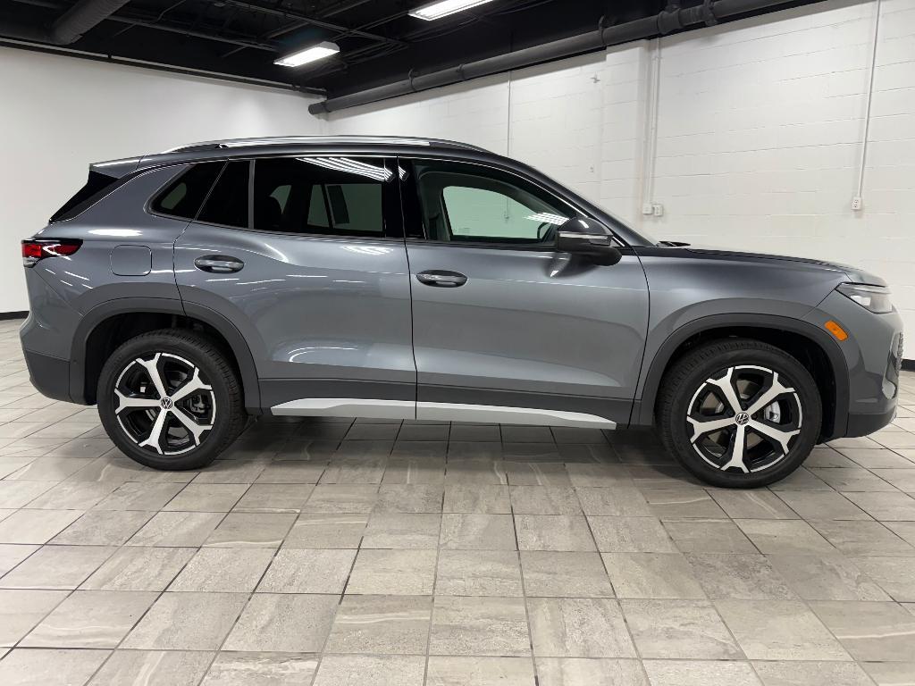 new 2025 Volkswagen Tiguan car, priced at $36,094