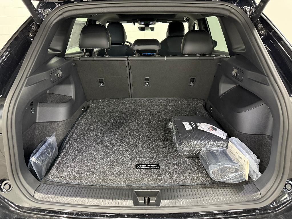 new 2025 Volkswagen Tiguan car, priced at $37,077
