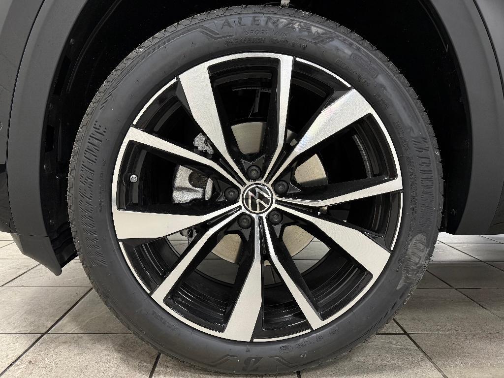 new 2026 Volkswagen Atlas Cross Sport car, priced at $53,867