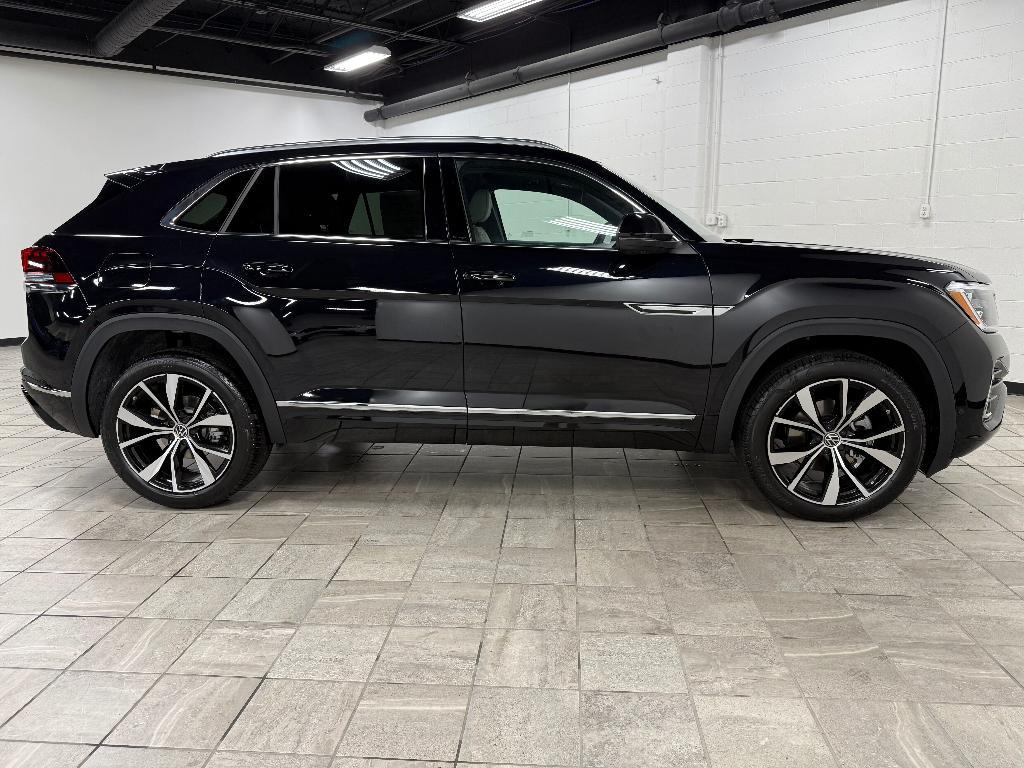 new 2025 Volkswagen Atlas Cross Sport car, priced at $50,692