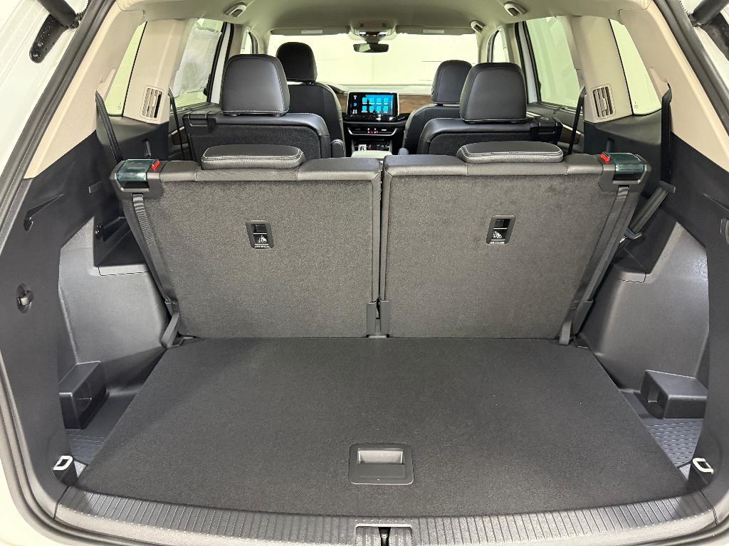 new 2025 Volkswagen Atlas car, priced at $44,282