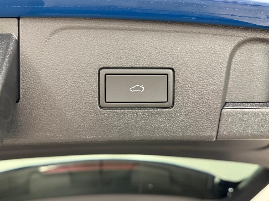 new 2025 Volkswagen Atlas car, priced at $44,427