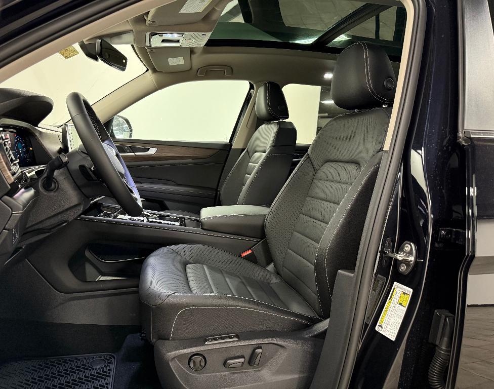 new 2025 Volkswagen Atlas car, priced at $48,156