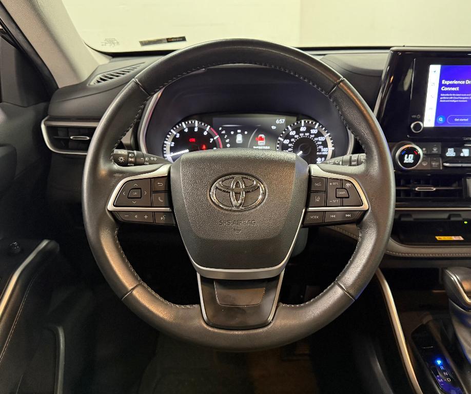 used 2023 Toyota Highlander car, priced at $36,500