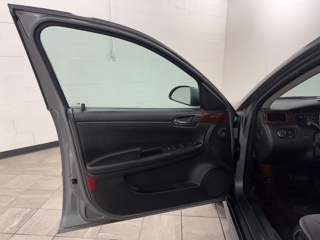used 2009 Chevrolet Impala car, priced at $4,000