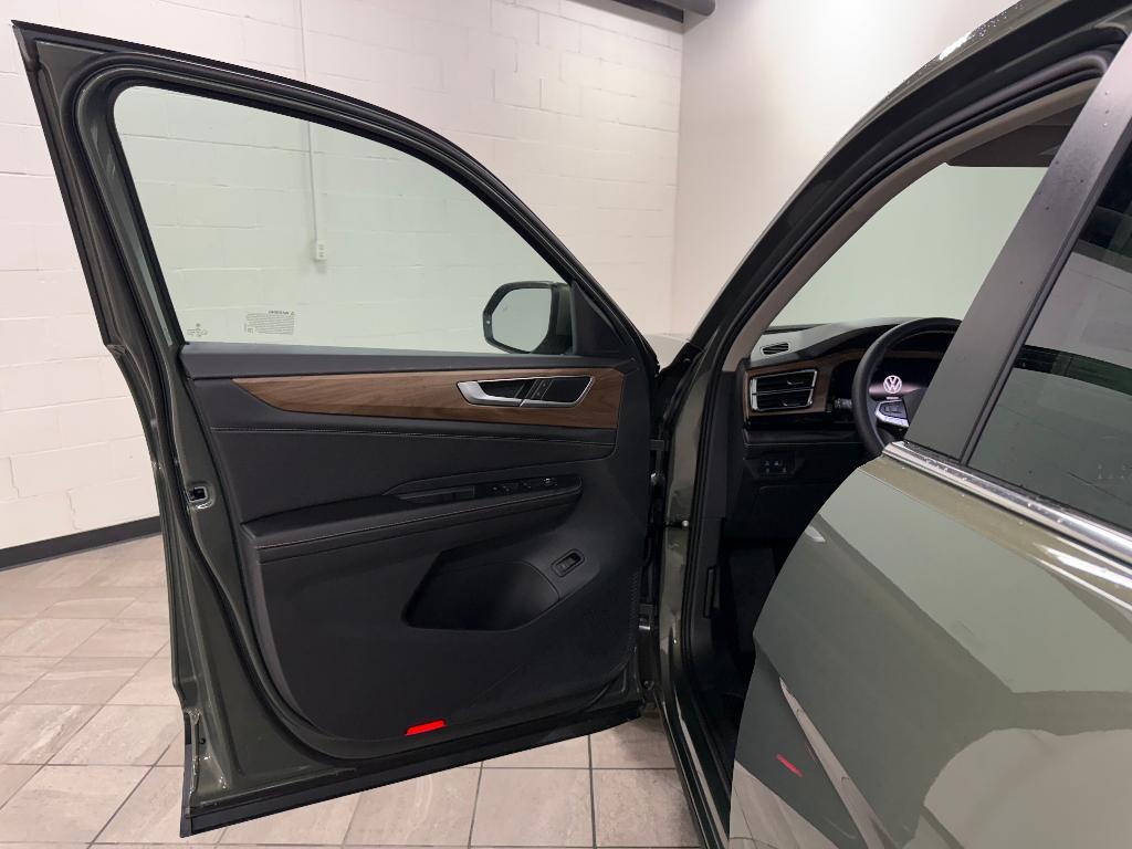 new 2026 Volkswagen Atlas car, priced at $45,375