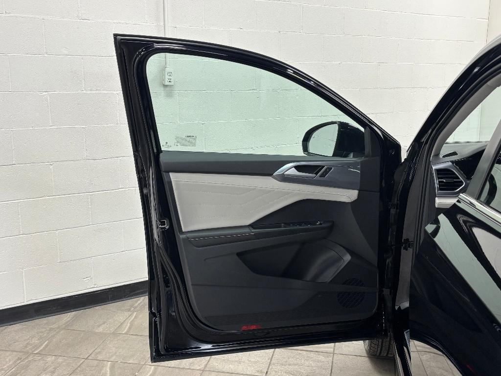 new 2025 Volkswagen Taos car