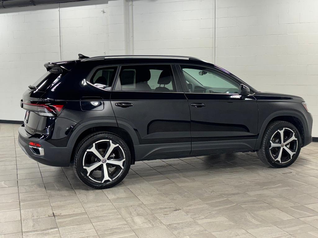new 2025 Volkswagen Taos car
