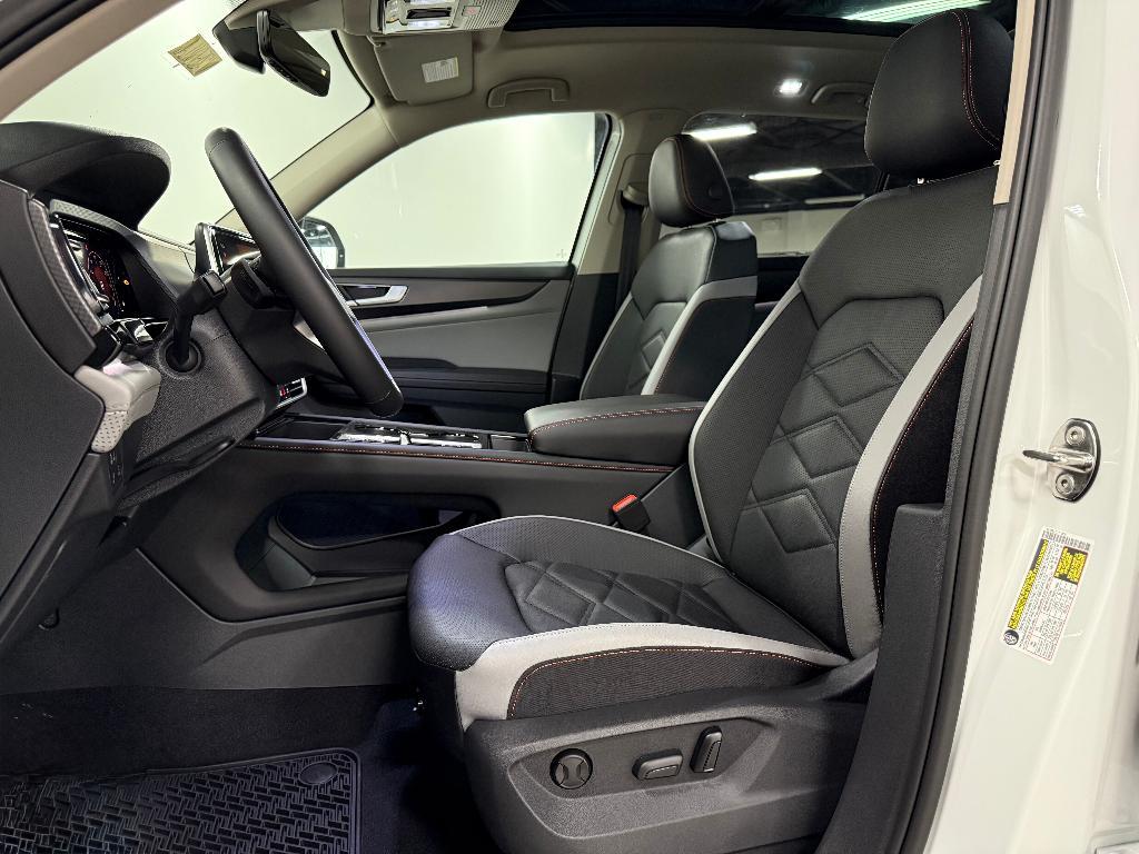 new 2025 Volkswagen Atlas car, priced at $42,510