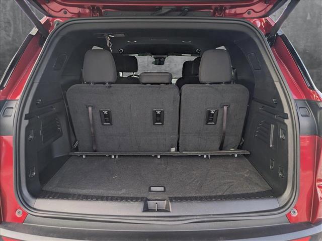 used 2025 Chevrolet Traverse car, priced at $39,998
