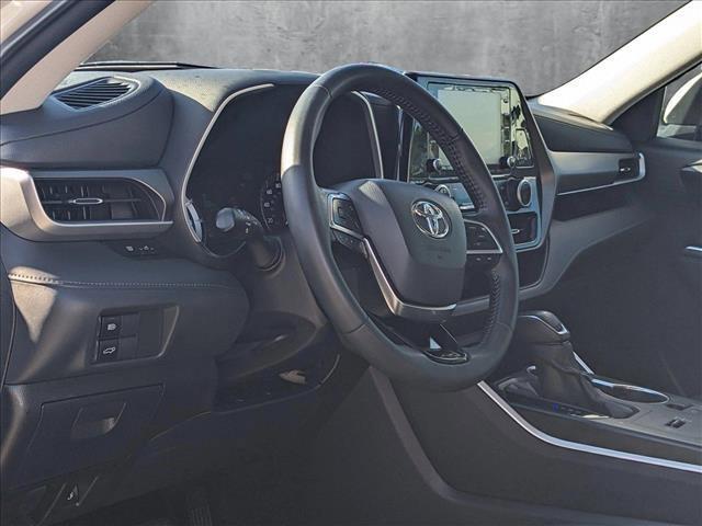 used 2020 Toyota Highlander car, priced at $26,791