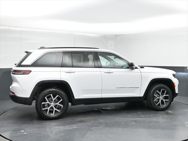 new 2025 Jeep Grand Cherokee car, priced at $47,215