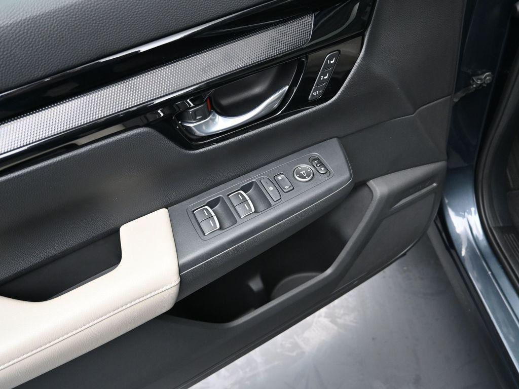 used 2023 Honda CR-V car, priced at $32,995