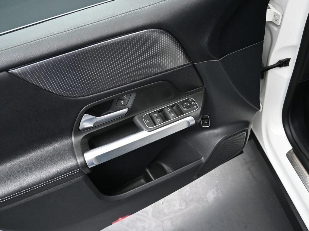 used 2022 Mercedes-Benz GLB 250 car, priced at $25,936