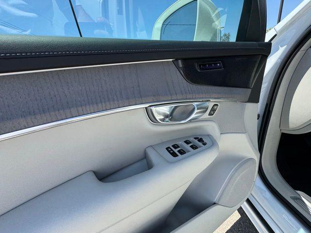 new 2025 Volvo XC90 car, priced at $71,040