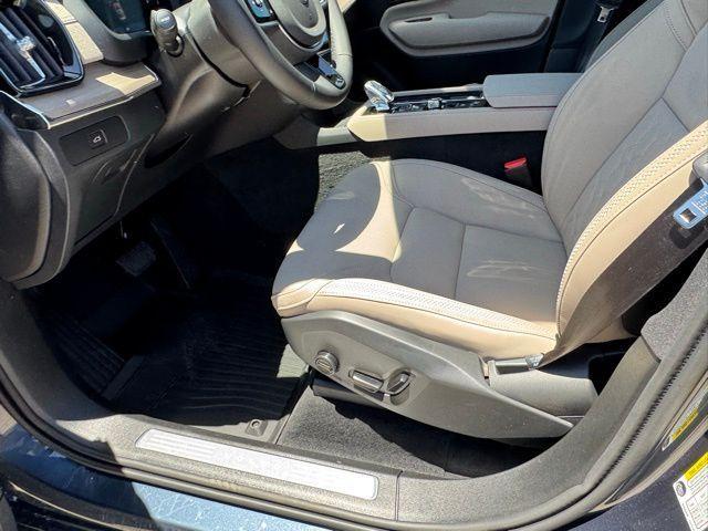 new 2025 Volvo XC90 car, priced at $71,940
