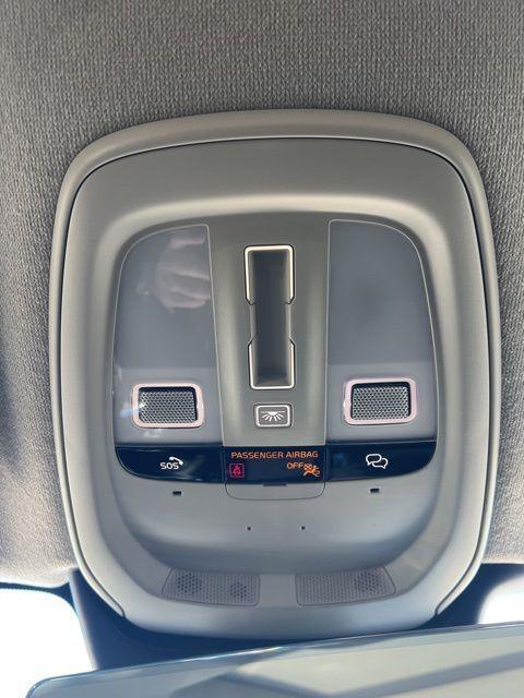 new 2025 Volvo XC40 car, priced at $39,995