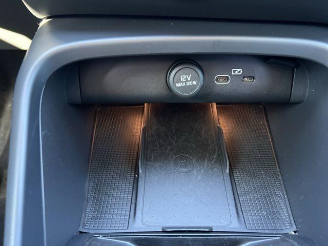 new 2025 Volvo XC40 car, priced at $39,995