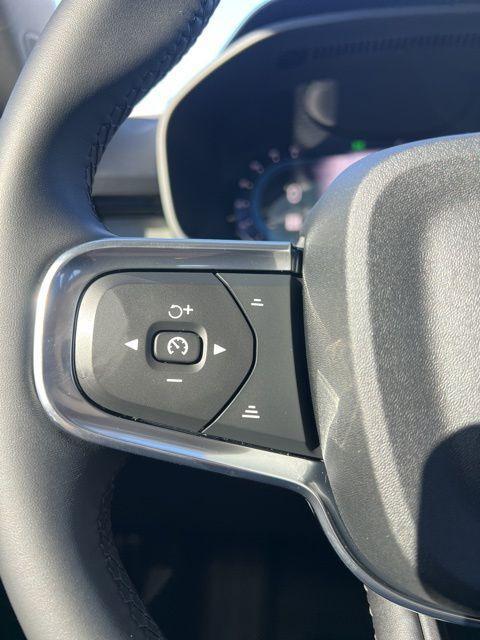 new 2025 Volvo XC40 car, priced at $39,995