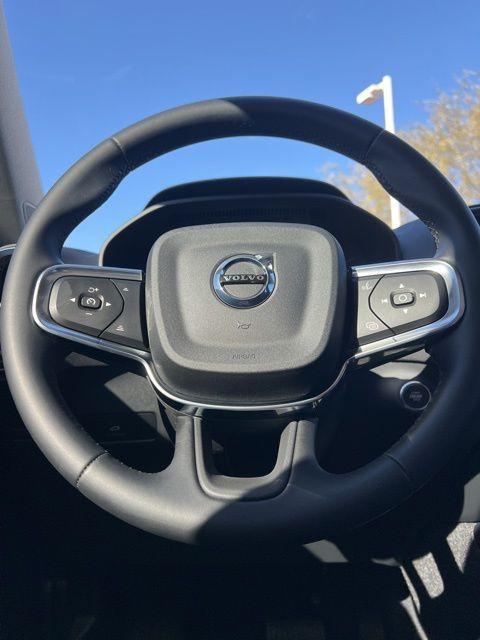 new 2025 Volvo XC40 car, priced at $39,995