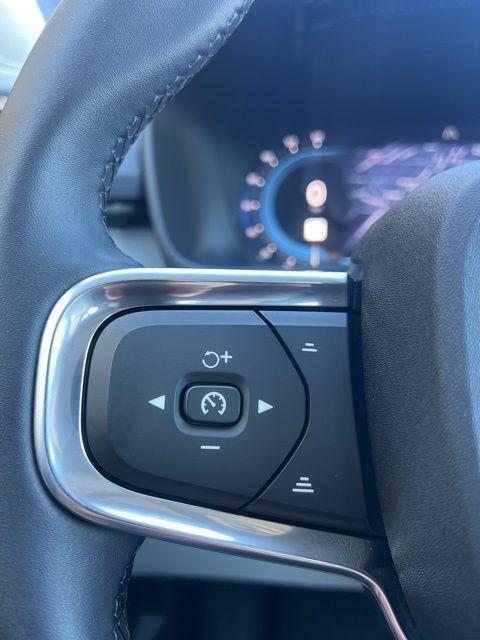 new 2025 Volvo XC40 car, priced at $44,995