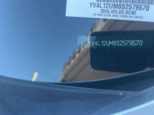 new 2025 Volvo XC40 car, priced at $44,995