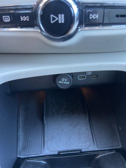 new 2025 Volvo XC40 car, priced at $44,995