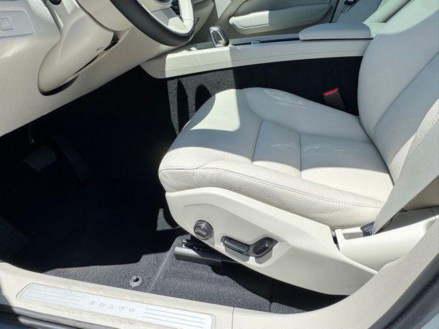 new 2025 Volvo XC60 car, priced at $54,011