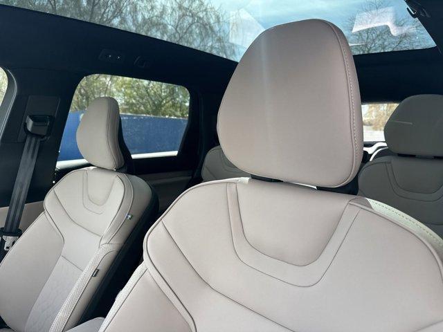 new 2025 Volvo EX90 car, priced at $81,290