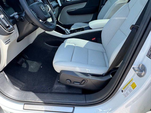 new 2025 Volvo XC40 car, priced at $48,335