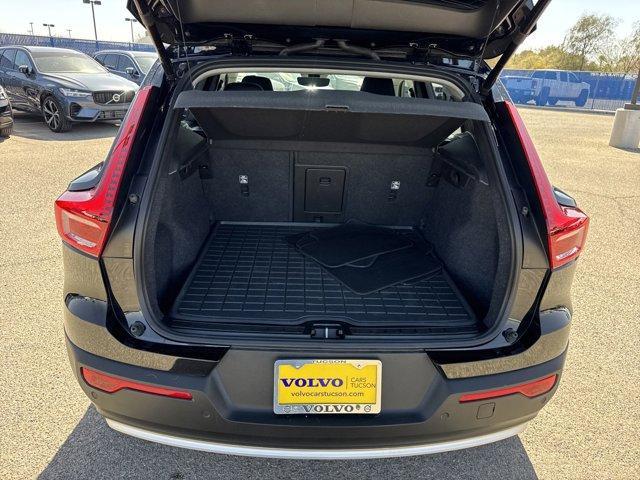 new 2025 Volvo XC40 car, priced at $44,996