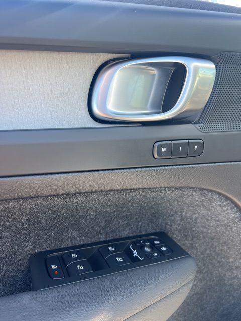 new 2025 Volvo XC40 car, priced at $39,995