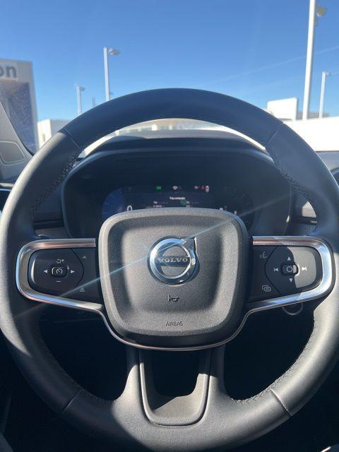 new 2025 Volvo XC40 car, priced at $39,995