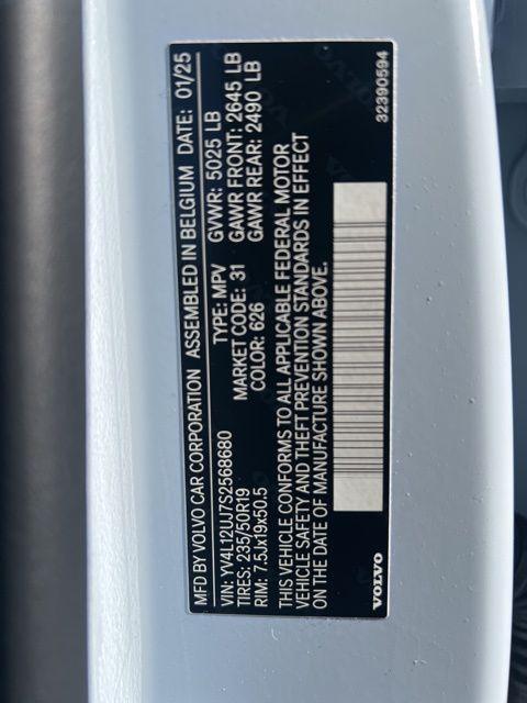 new 2025 Volvo XC40 car, priced at $39,995