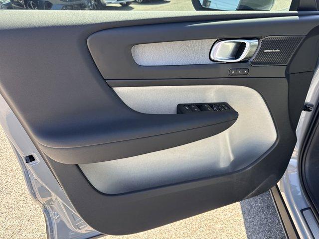 new 2025 Volvo XC40 car, priced at $51,661