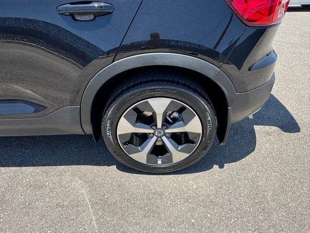 new 2025 Volvo XC40 car, priced at $46,075