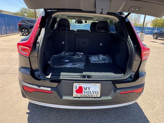 new 2025 Volvo XC40 car, priced at $46,075