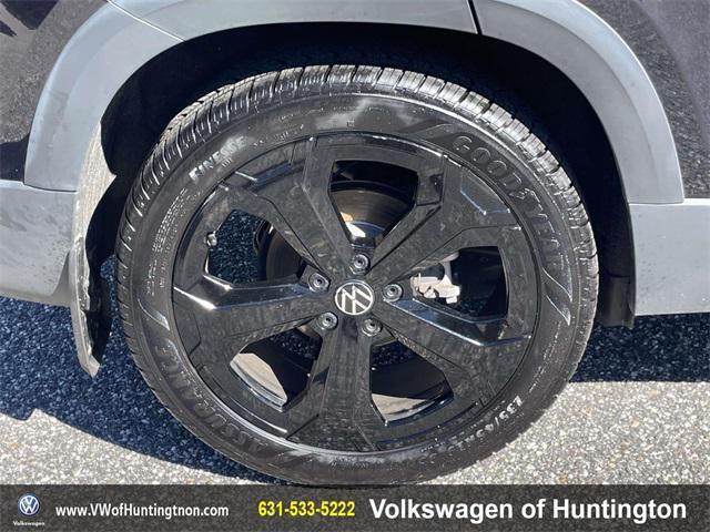 used 2025 Volkswagen Taos car