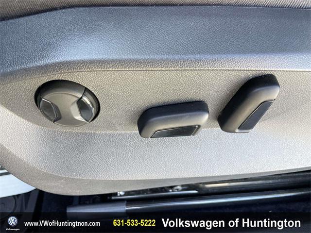 used 2025 Volkswagen Taos car
