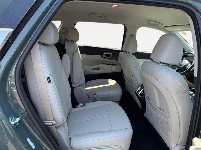 new 2025 Kia Sorento Hybrid car, priced at $40,598