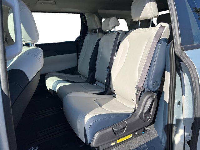 new 2025 Kia Carnival car, priced at $44,360