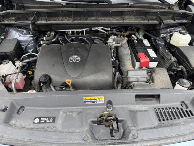 used 2022 Toyota Highlander car, priced at $31,836