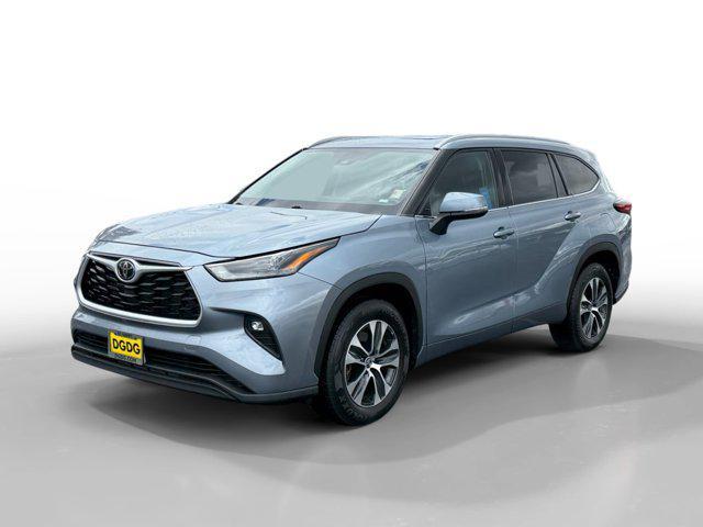 used 2022 Toyota Highlander car, priced at $31,836