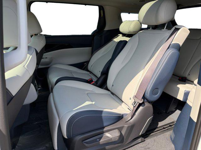 new 2026 Kia Carnival Hybrid car, priced at $55,285