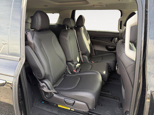 new 2025 Kia Carnival Hybrid car, priced at $51,545
