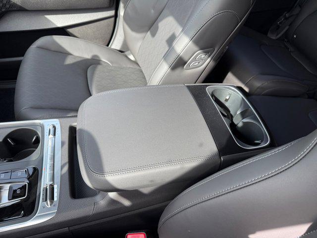 new 2025 Kia Carnival Hybrid car, priced at $51,545